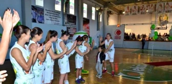 Foça Basketbollu Gülizar: 'Çocuk da Yaparım Kariyer De'