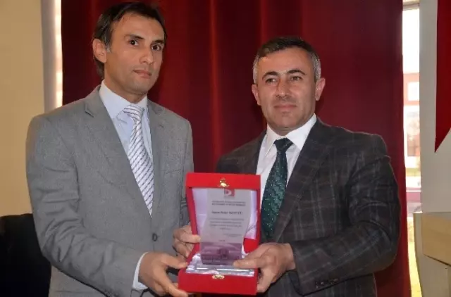 Şeyh Edebali Üniversitesinde Kütüphaneye Katkıda Bulunanlara Plaket
