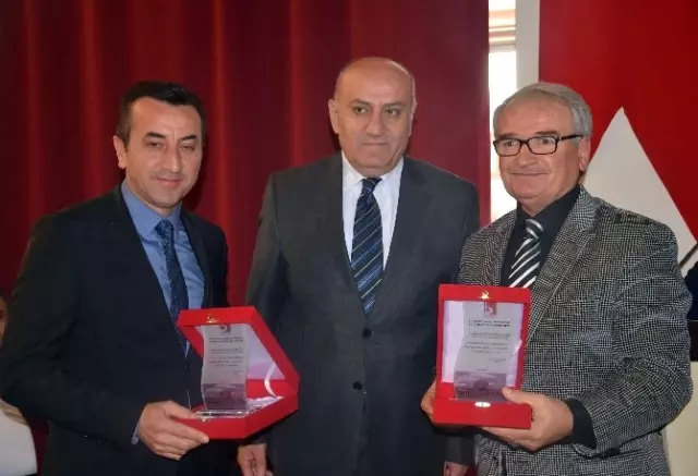 Şeyh Edebali Üniversitesinde Kütüphaneye Katkıda Bulunanlara Plaket