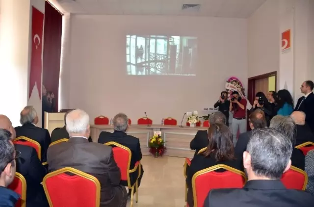 Şeyh Edebali Üniversitesinde Kütüphaneye Katkıda Bulunanlara Plaket