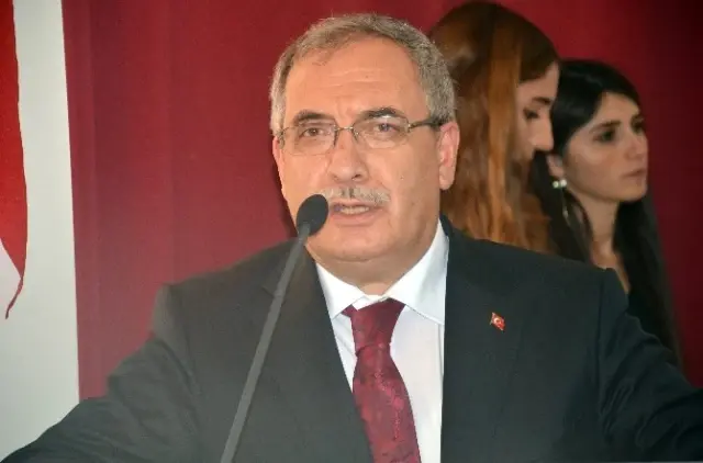 Şeyh Edebali Üniversitesinde Kütüphaneye Katkıda Bulunanlara Plaket