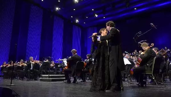 Yeniden)- The Royal Philharmonic Orchestra'dan Sezen Aksu Yorumu...