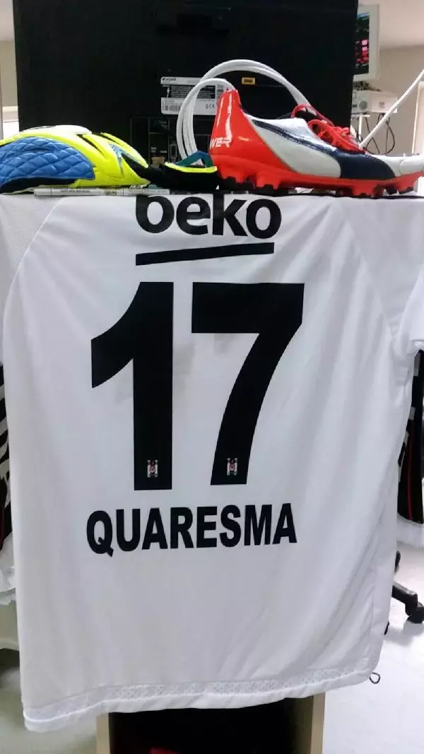 Maganda Kurbanı Liseliye Quaresma'dan Forma, Muslera'dan Eldiven Maganda Kurbanı Liseliye Quaresma'dan Forma, Muslera'dan Eldiven