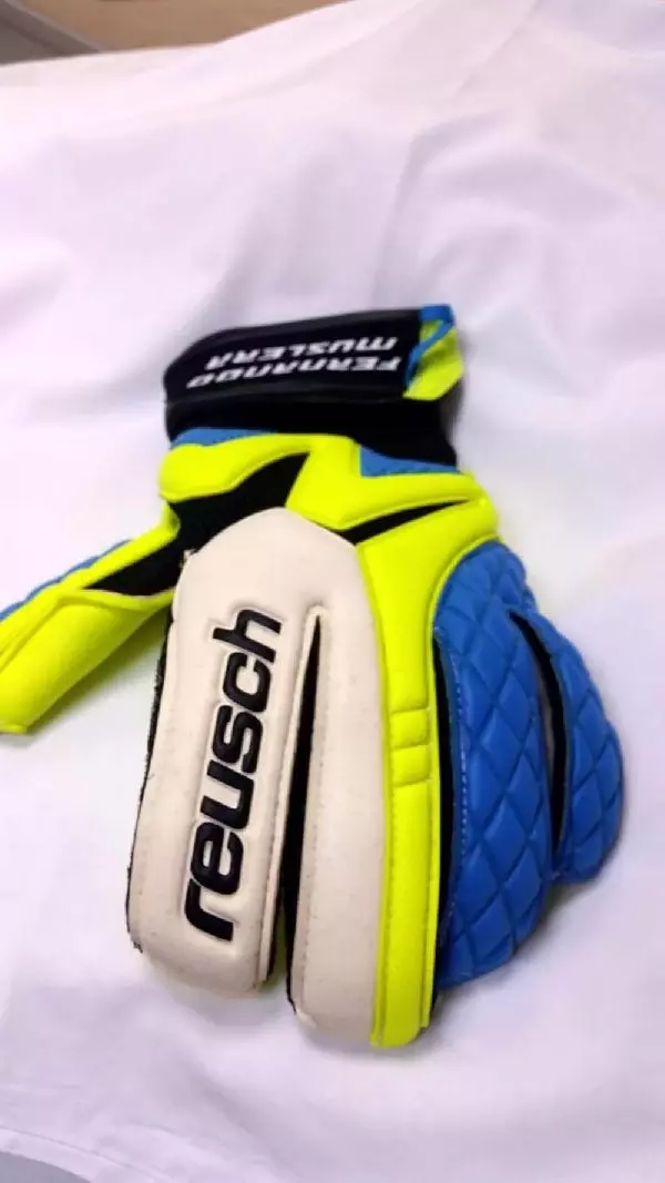 Maganda Kurbanı Liseliye Quaresma'dan Forma, Muslera'dan Eldiven Maganda Kurbanı Liseliye Quaresma'dan Forma, Muslera'dan Eldiven
