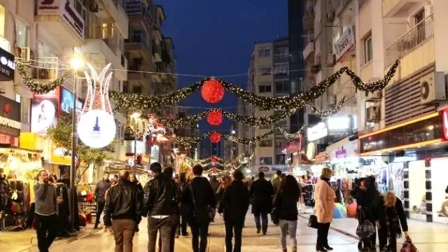 İzmir'de Yılbaşı Hareketliliği - Haber