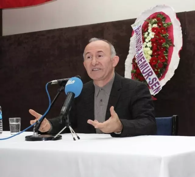 Prof. Dr. Şimşirgil Osmanlı'nın Temel Değerlerini Anlattı Prof. Dr. Şimşirgil Osmanlı'nın Temel Değerlerini Anlattı
