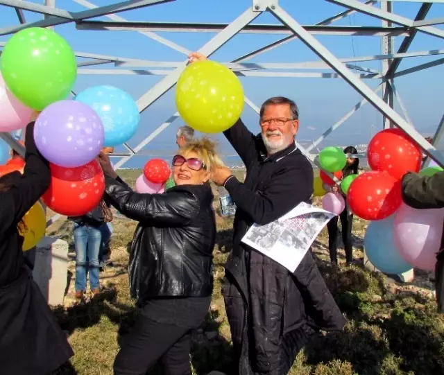 Çeşme'de Res'lere Balonlu Tepki