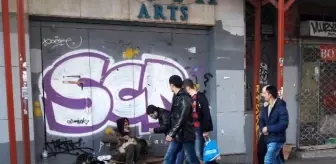 Sinan Özen: Eski Söz Yazarı Süleyman Akova, İstiklal Caddesi'nde Yaşam Mücadelesi Veriyor Sinan Özen: Eski Söz Yazarı Süleyman Akova, İstiklal Caddesi'nde Yaşam Mücadelesi Veriyor