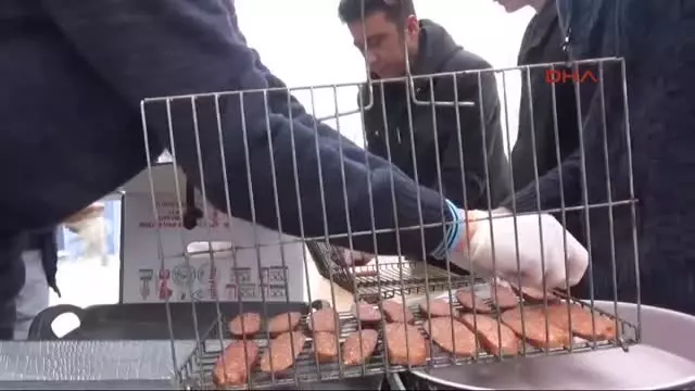 Aksaray Öğrencilerin Başarısının Artması İçin Okulda Sucuklu Mangal Partisi Aksaray Öğrencilerin Başarısının Artması İçin Okulda Sucuklu Mangal Partisi