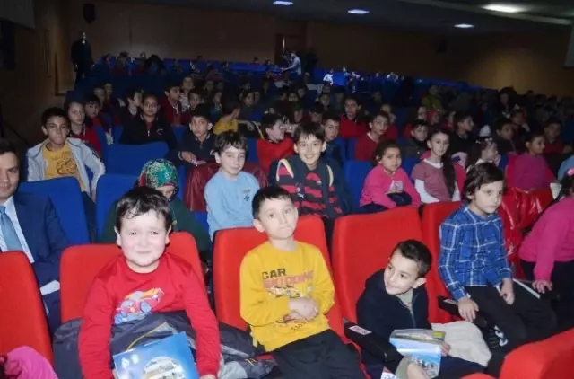 Bafra'da 'Mehmet Akif Ersoy'la Bir Ders' Sahnelendi Bafra'da 'Mehmet Akif Ersoy'la Bir Ders' Sahnelendi
