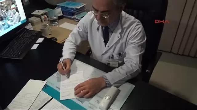 Bursa Türk Doktor, Canlı Yayınlanan Ameliyatla 83 Yaşındaki İtalyan'ın Yeniden Görmesini Sağladı Bursa Türk Doktor, Canlı Yayınlanan Ameliyatla 83 Yaşındaki İtalyan'ın Yeniden Görmesini Sağladı