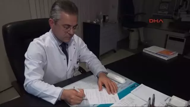 Bursa Türk Doktor, Canlı Yayınlanan Ameliyatla 83 Yaşındaki İtalyan'ın Yeniden Görmesini Sağladı Bursa Türk Doktor, Canlı Yayınlanan Ameliyatla 83 Yaşındaki İtalyan'ın Yeniden Görmesini Sağladı