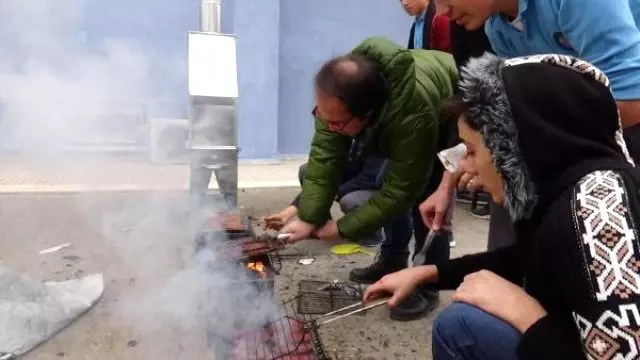Okul Bahçesinde Mangal Partisi Okul Bahçesinde Mangal Partisi