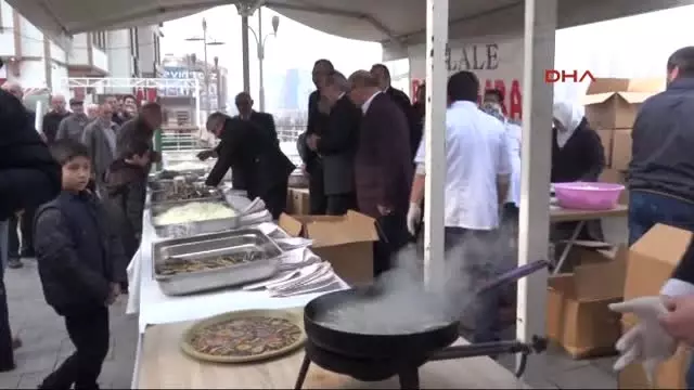 Bursa'da Hamsi Gününde 2 Ton Hamsi Dağıtıldı Bursa'da Hamsi Gününde 2 Ton Hamsi Dağıtıldı