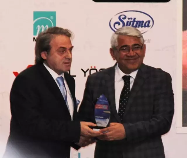 Yılın Yerel Yöneticileri Ödülleri Sahiplerini Buldu Yılın Yerel Yöneticileri Ödülleri Sahiplerini Buldu
