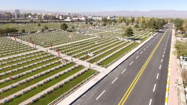 Sekmen: 'Erzurum'da 2015'te Hizmetlerimizle Zirveye Ulaştık' Sekmen: 'Erzurum'da 2015'te Hizmetlerimizle Zirveye Ulaştık'