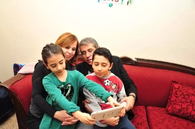 Başkan Çalkaya ve Ailesi Yeni Yılı Vatandaşlarla Karşıladı