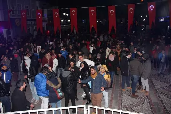 Sıfırın Altında 6 Derecede Sokak Partisi
