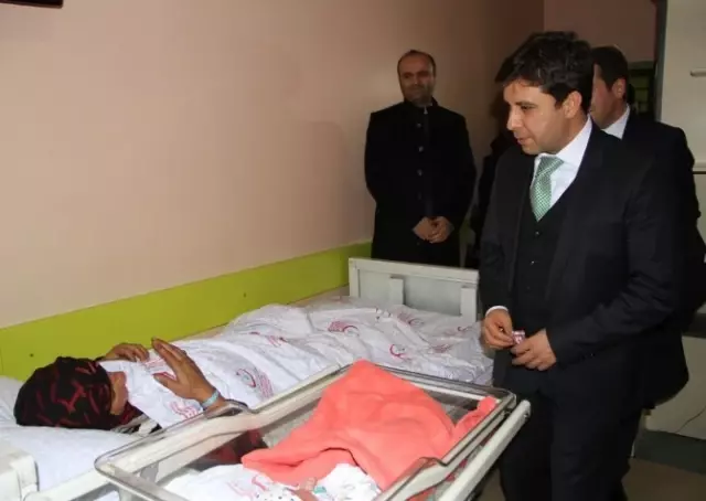 Yeni Yılın İlk Bebeği 'Ömer' Dünyaya Geldi