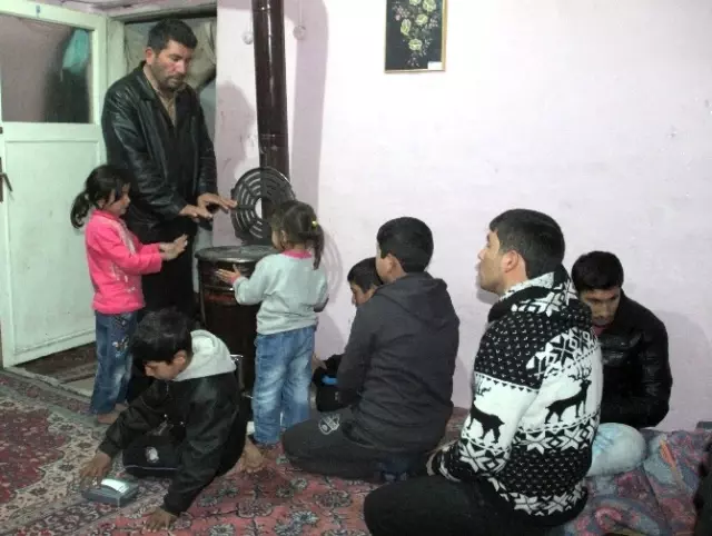 Eşi Ölen Suriyeli Baba, 9 Çocuğuyla Yaşam Savaşı Veriyor