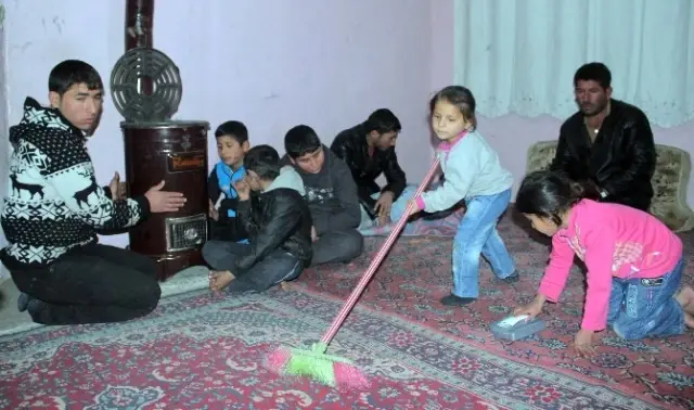 Eşi Ölen Suriyeli Baba, 9 Çocuğuyla Yaşam Savaşı Veriyor