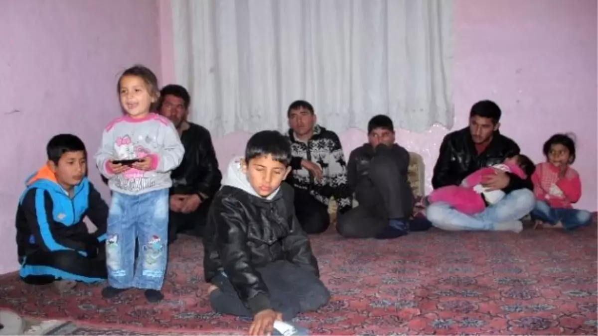 Eşi Ölen Suriyeli Baba, 9 Çocuğuyla Yaşam Savaşı Veriyor