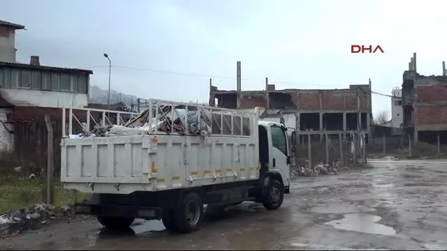 Bursa �Çöp Ev� Diye Gittiler, Çuvallar Dolusu Kitapla Karşılaştılar