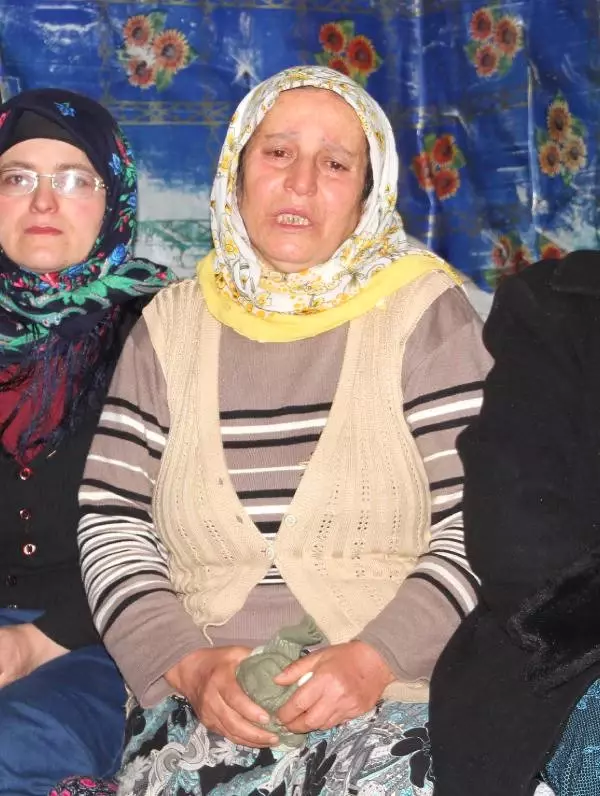 Şehit Oğlunun Bıraktığı Çorabı Elinden Hiç Düşürmedi