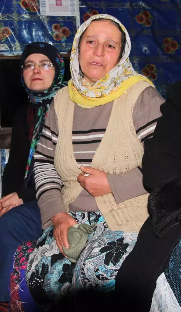 Şehit Oğlunun Bıraktığı Çorabı Elinden Hiç Düşürmedi