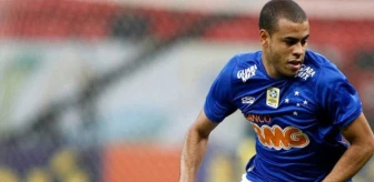 Galatasaray, Cruzeiro'nun Sağ Bek Oyuncusu Mayke'yi Transfer Ediyor