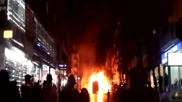 Gazi Mahallesi'nde Belediye Otobüsü Yakıldı Haber