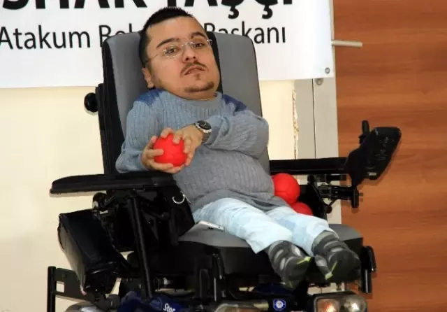 Çakıl Taşlarını Sanat Eserine Dönüştürüyor