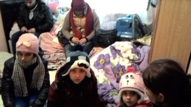 Polis, Edirne'de İnsan Tacirlerinin Tuttuğu 62 Iraklı Kaçağı Kurtardı Polis, Edirne'de İnsan Tacirlerinin Tuttuğu 62 Iraklı Kaçağı Kurtardı