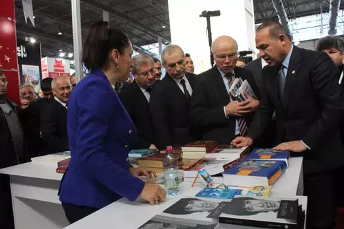 Aral: Türkiye'de Yayınlanma Özgürlüğü Dün Olduğu Gibi Bugün de Sorun Aral: Türkiye'de Yayınlanma Özgürlüğü Dün Olduğu Gibi Bugün de Sorun