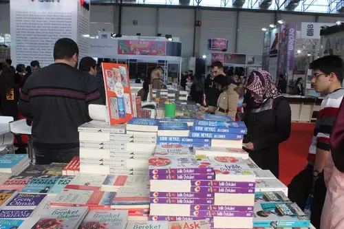 Aral: Türkiye'de Yayınlanma Özgürlüğü Dün Olduğu Gibi Bugün de Sorun Aral: Türkiye'de Yayınlanma Özgürlüğü Dün Olduğu Gibi Bugün de Sorun