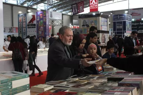 Aral: Türkiye'de Yayınlanma Özgürlüğü Dün Olduğu Gibi Bugün de Sorun Aral: Türkiye'de Yayınlanma Özgürlüğü Dün Olduğu Gibi Bugün de Sorun