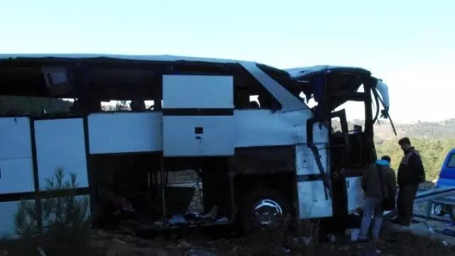 Kacaklari Tasiyan Otobus Kaza Yapti 8 Olu 42 Yarali 2 Balikesir