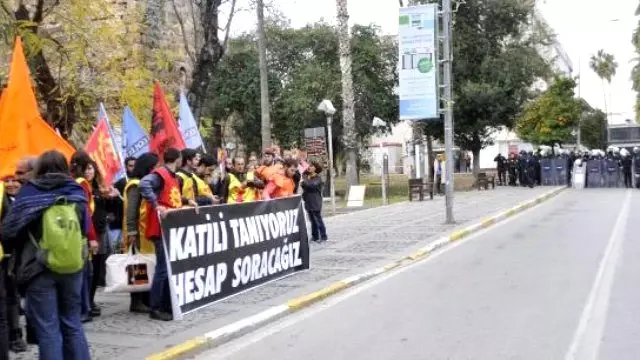 Yürütülmeyince Polis Manzaralı �Selfie� Çektiler Haberler