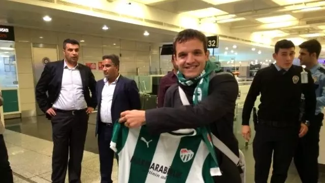 Bursaspor'un Yeni Transferi Batalla İstanbul'a Geldi Bursaspor'un Yeni Transferi Batalla İstanbul'a Geldi