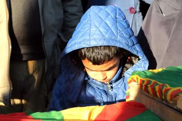 Çatışmalarda Ölen 12 Kişi, Şırnak'ta Toprağa Verildi Çatışmalarda Ölen 12 Kişi, Şırnak'ta Toprağa Verildi
