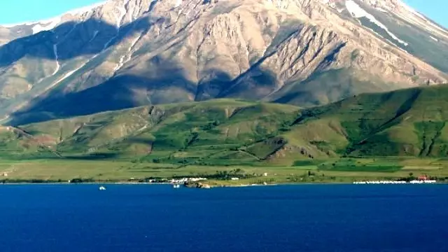 Van'dan İran'daki Göle Su Verilmesi Risk Teşkil Edebilir
