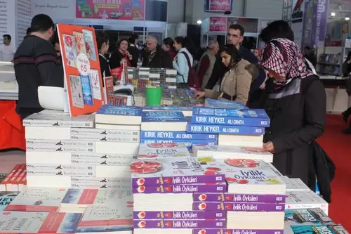 Çukurova Kitap Fuarı Bu Yıl Rekor Ziyaretçiyi Ağırladı Çukurova Kitap Fuarı Bu Yıl Rekor Ziyaretçiyi Ağırladı