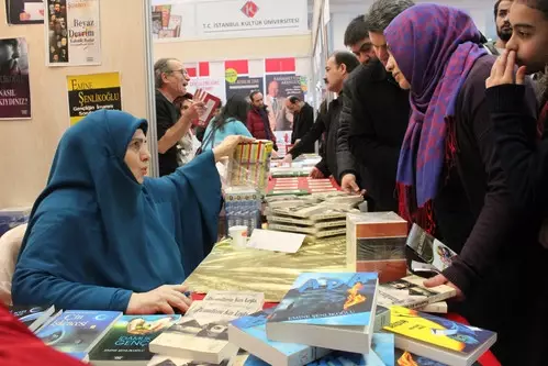 Ankara Kitap Fuarı'nı Çoğu Çocuk 250 Bin Kişi Gezdi Ankara Kitap Fuarı'nı Çoğu Çocuk 250 Bin Kişi Gezdi