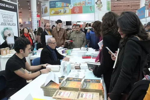 Ankara Kitap Fuarı'nı Çoğu Çocuk 250 Bin Kişi Gezdi Ankara Kitap Fuarı'nı Çoğu Çocuk 250 Bin Kişi Gezdi