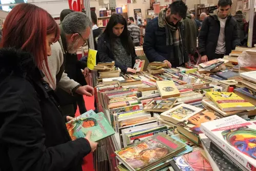 Ankara Kitap Fuarı'nı Çoğu Çocuk 250 Bin Kişi Gezdi Ankara Kitap Fuarı'nı Çoğu Çocuk 250 Bin Kişi Gezdi