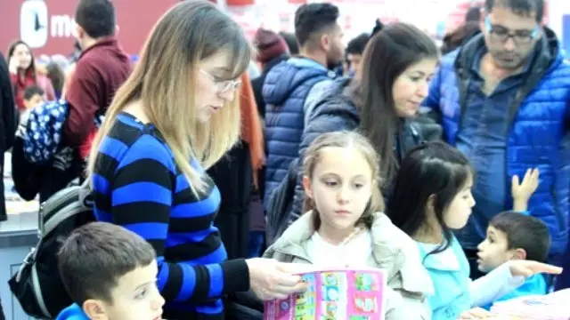 Ankara Kitap Fuarı'nı Çoğu Çocuk 250 Bin Kişi Gezdi Ankara Kitap Fuarı'nı Çoğu Çocuk 250 Bin Kişi Gezdi