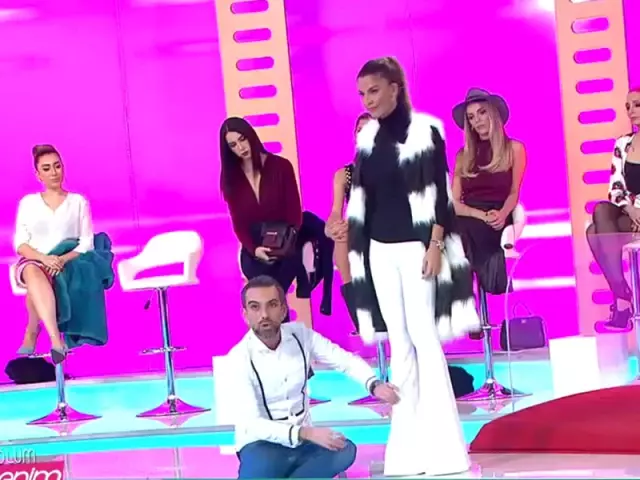 İspanyol Paça Pantolon Giyerken Dikkat Edilmesi Gerekenleri Hakan Akkaya Açıkladı! İspanyol Paça Pantolon Giyerken Dikkat Edilmesi Gerekenleri Hakan Akkaya Açıkladı!