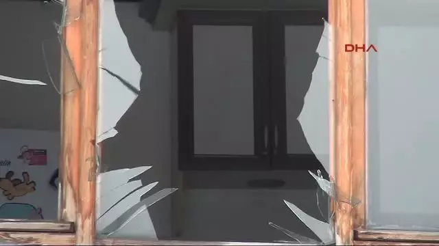 Van�da Polis Aracına Saldırı Yapıldı, 20 Ev Hasar Gördü Haberler