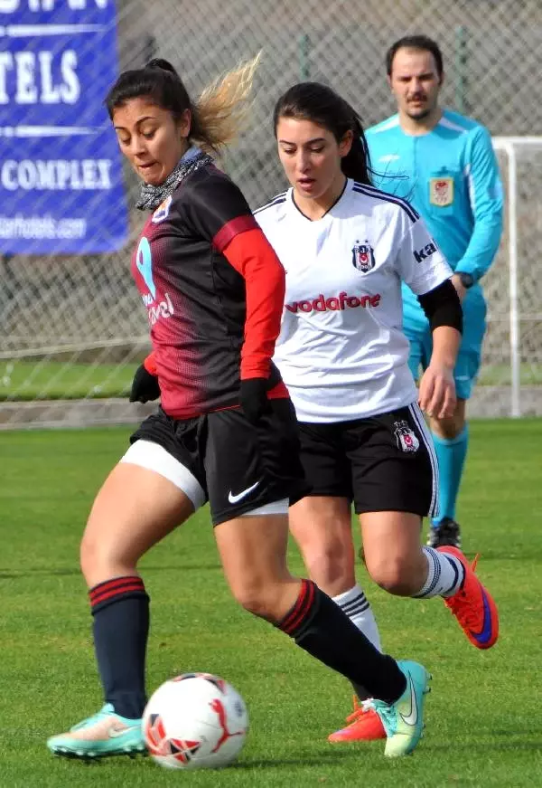 Manavgat'ta Kadınlar Futbol Turnuvası Manavgat'ta Kadınlar Futbol Turnuvası
