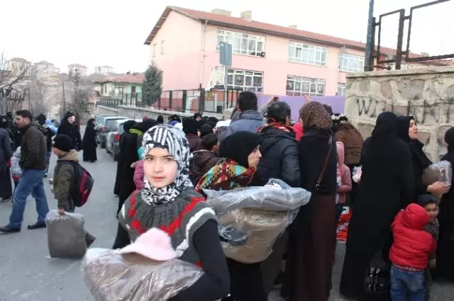 Suriyeli Sığınmacılara Anlamlı Destek Suriyeli Sığınmacılara Anlamlı Destek